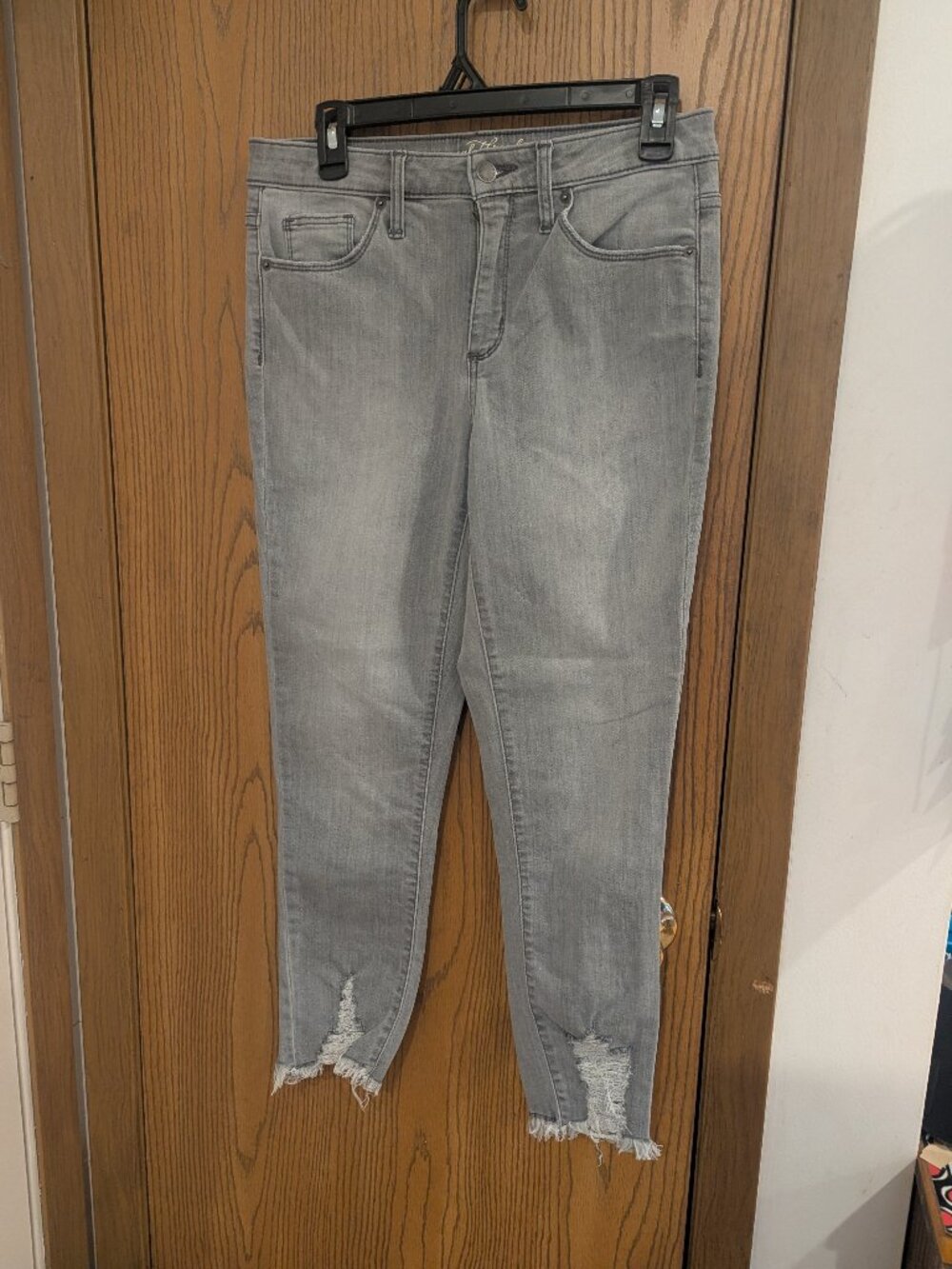 Universal Thread Distressed Gray Skinny Stretch Jeans Modern Fit-SIze